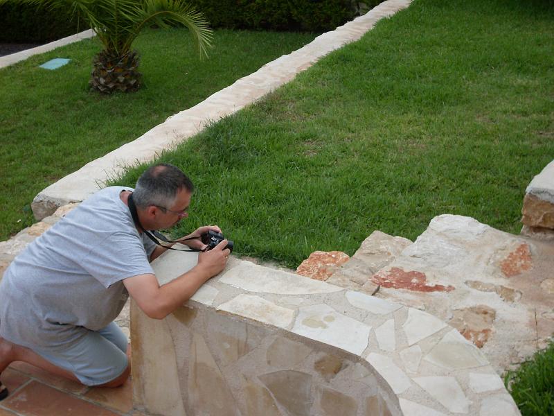 Spanien2010_3 006.jpg - Markus hunting for lizzards and other motives